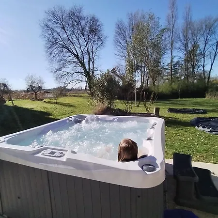 De Famille Avec Jacuzzi, Location Longue Ok Nyaraló Candresse